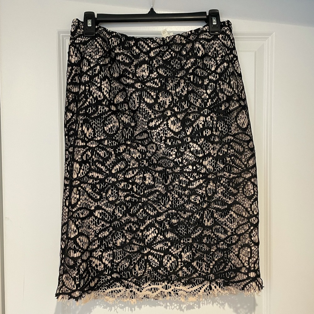 Knee length pencil skirt with lace detail